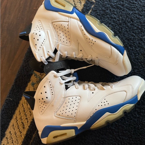 Jordan 6 Retro. Authentic. - Picture 2 of 7